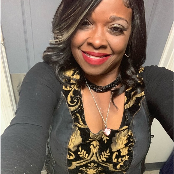 Meet your Posher, Camille - Picture 4 of 4